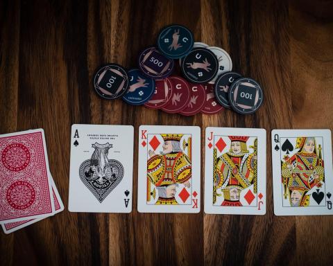 13 Most Common Mistakes Professional Poker Players Never Make With Their Poker Hands